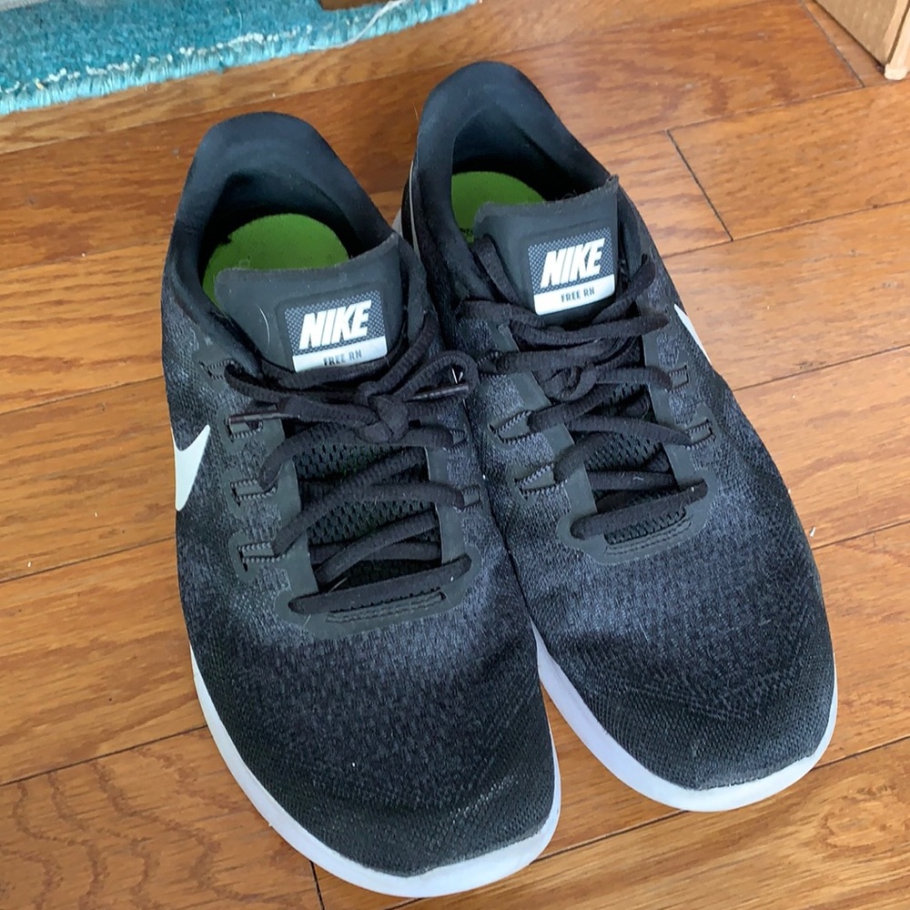 EUC - Nike Free RN Flyknit